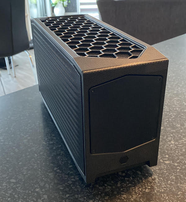 The NUC 11 even look sleek from behind