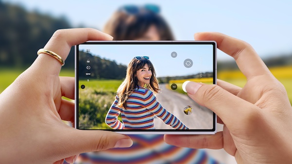 Samsung Galaxy Z fold 8 Flip picture